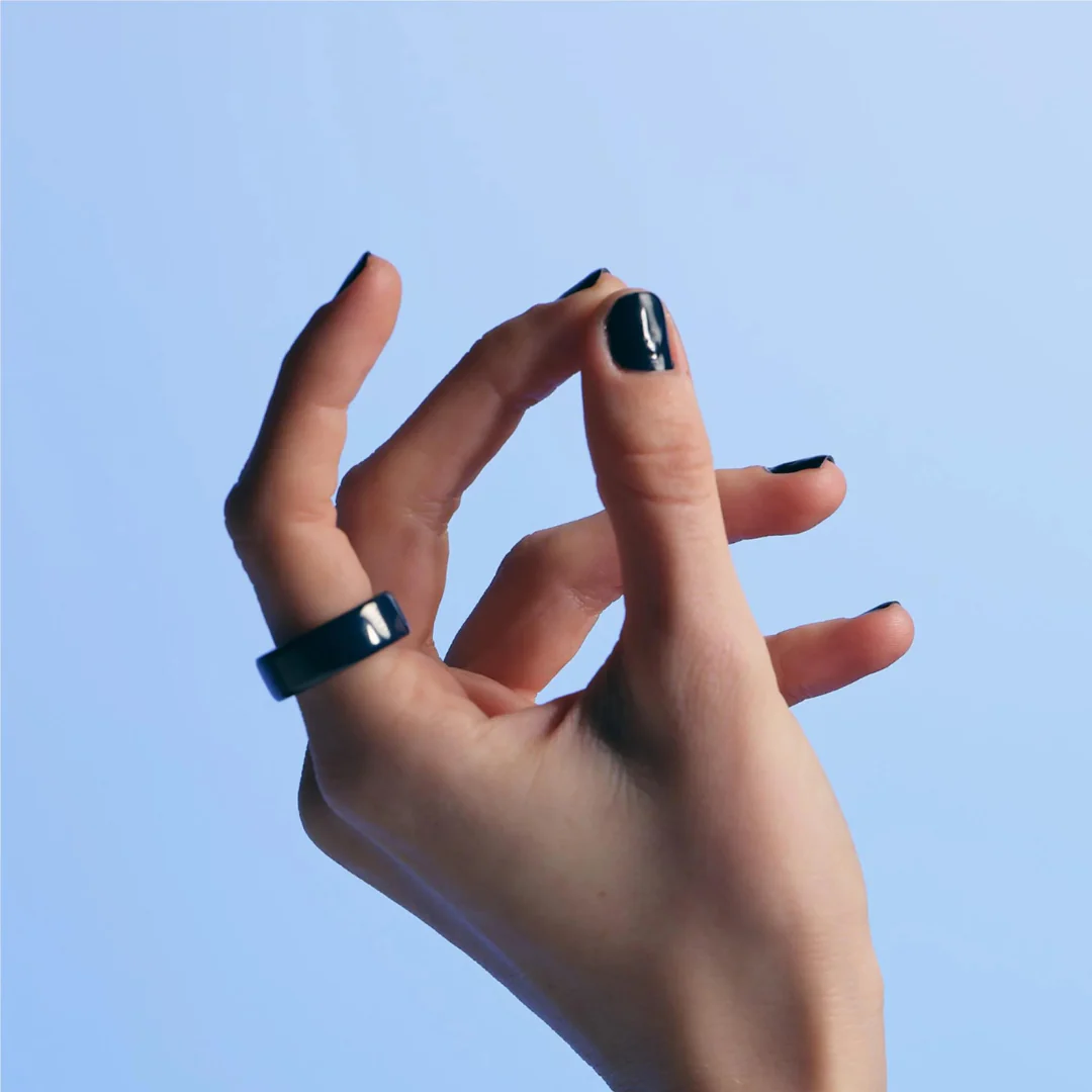 Oura Ring 4 Ceramic - Midnight - Image 5
